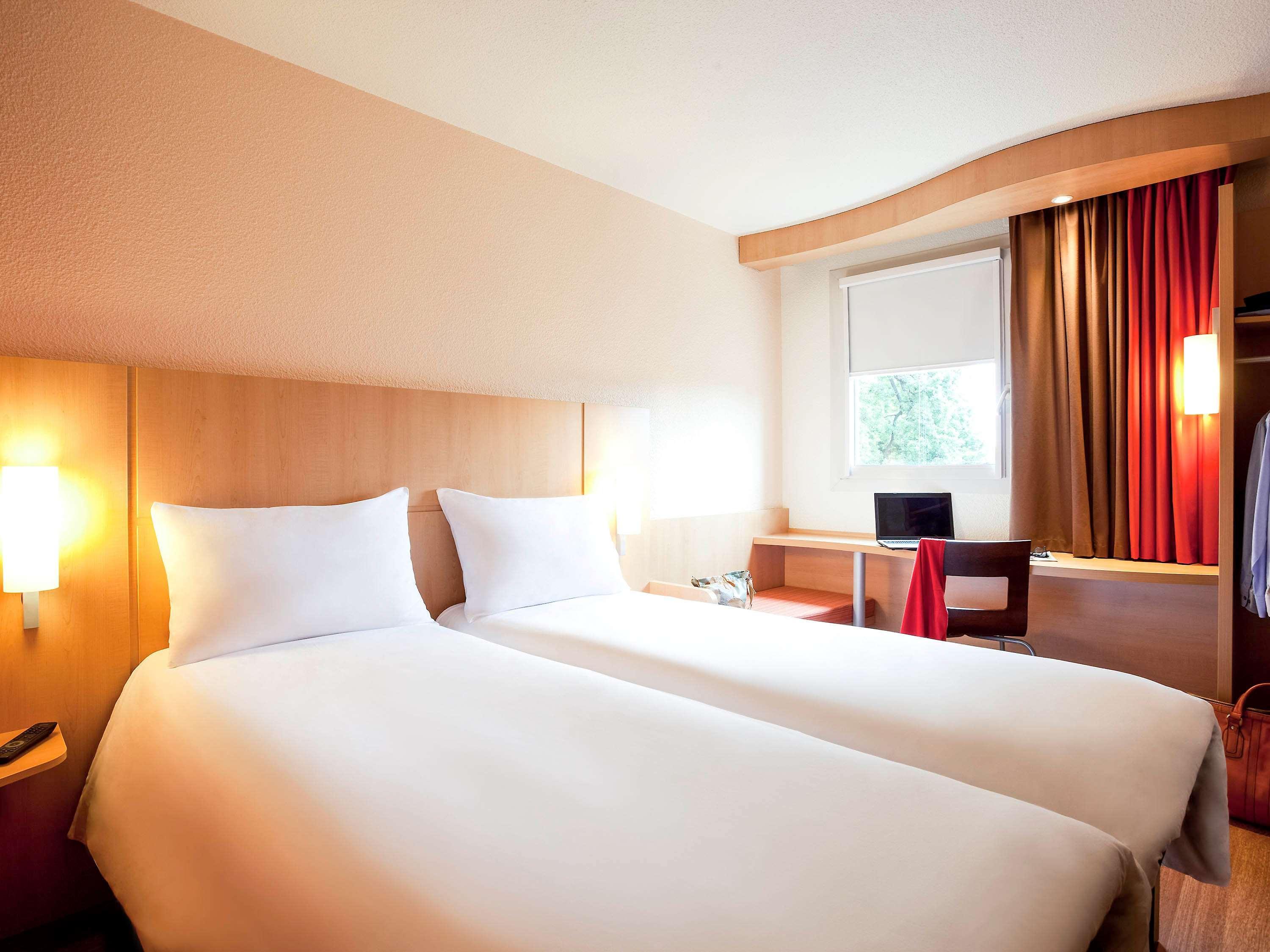ไอบิส ลียง เอสต์ ชาปงแน Hotel ชาปอนเนย์ ภายนอก รูปภาพ
