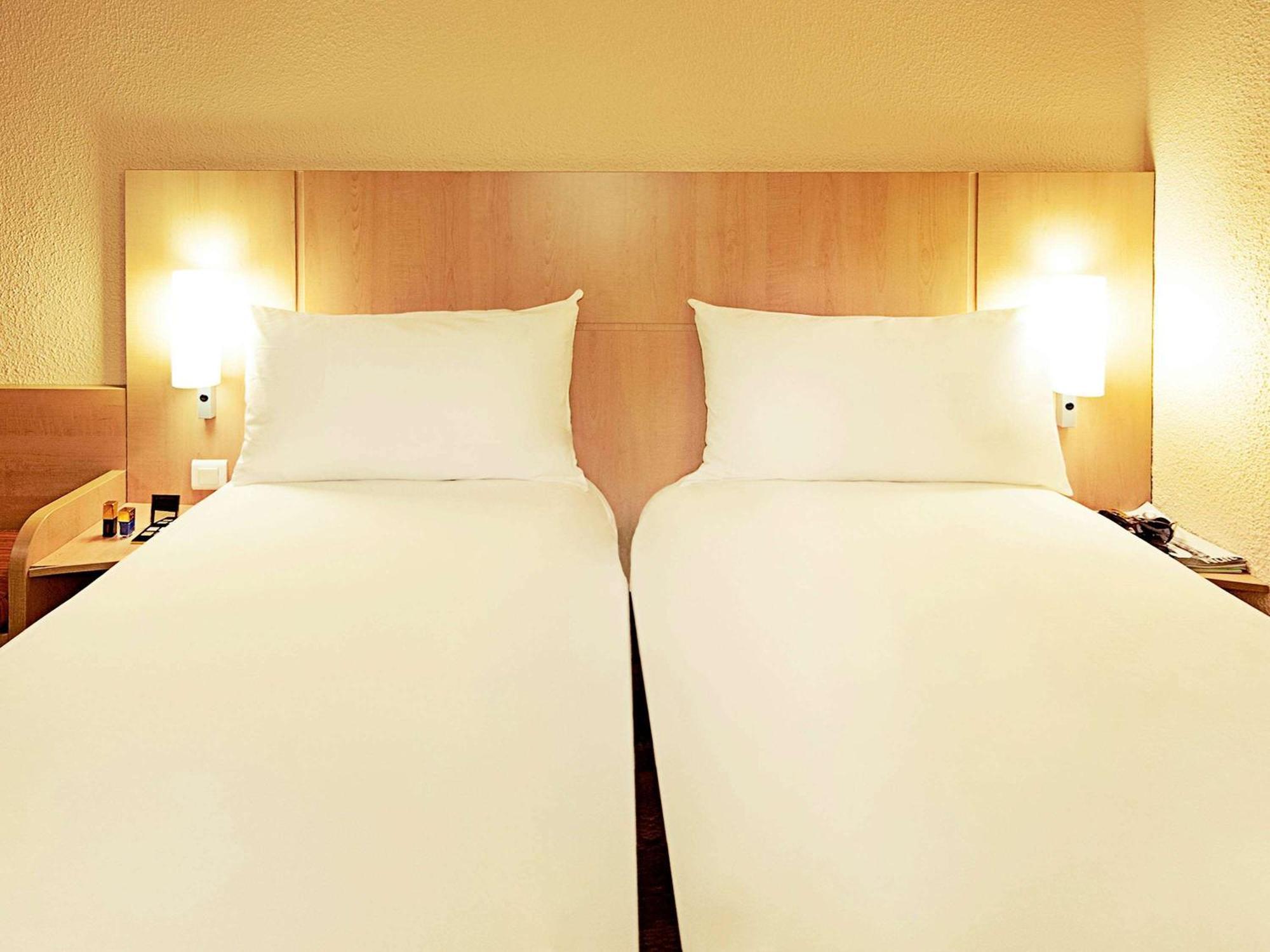 ไอบิส ลียง เอสต์ ชาปงแน Hotel ชาปอนเนย์ ภายนอก รูปภาพ