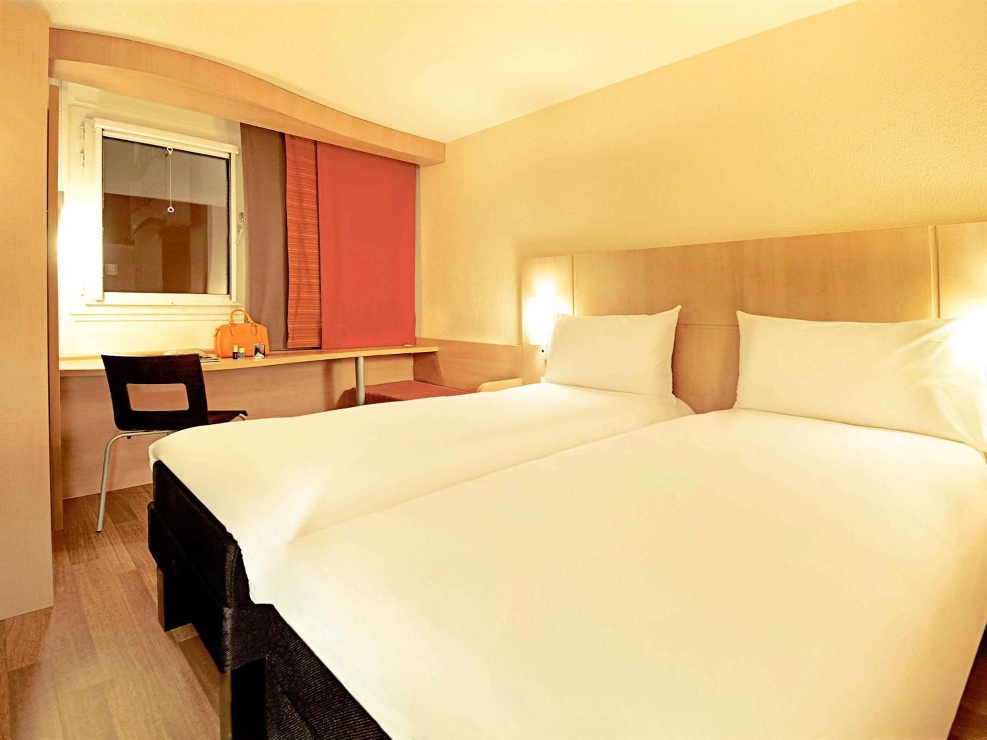 ไอบิส ลียง เอสต์ ชาปงแน Hotel ชาปอนเนย์ ภายนอก รูปภาพ